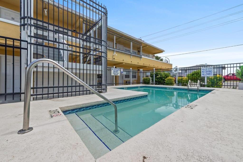 Апартаменты Perfect Location 1Br Pool Parking Outside Area 8 Миртл-Бич Экстерьер фото